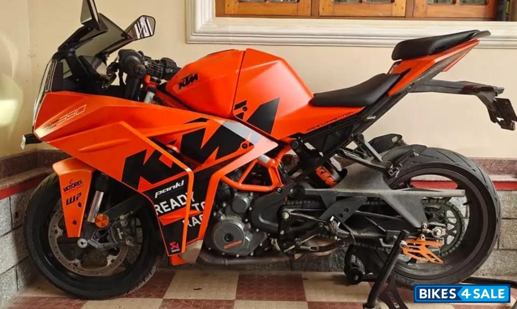 Exotic Orange KTM RC 390 GP