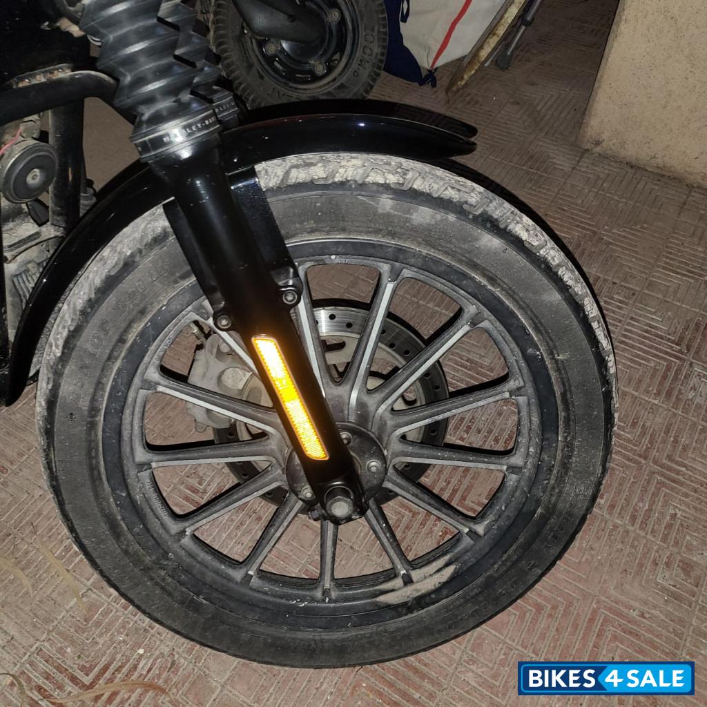 Black Harley Davidson Iron 883