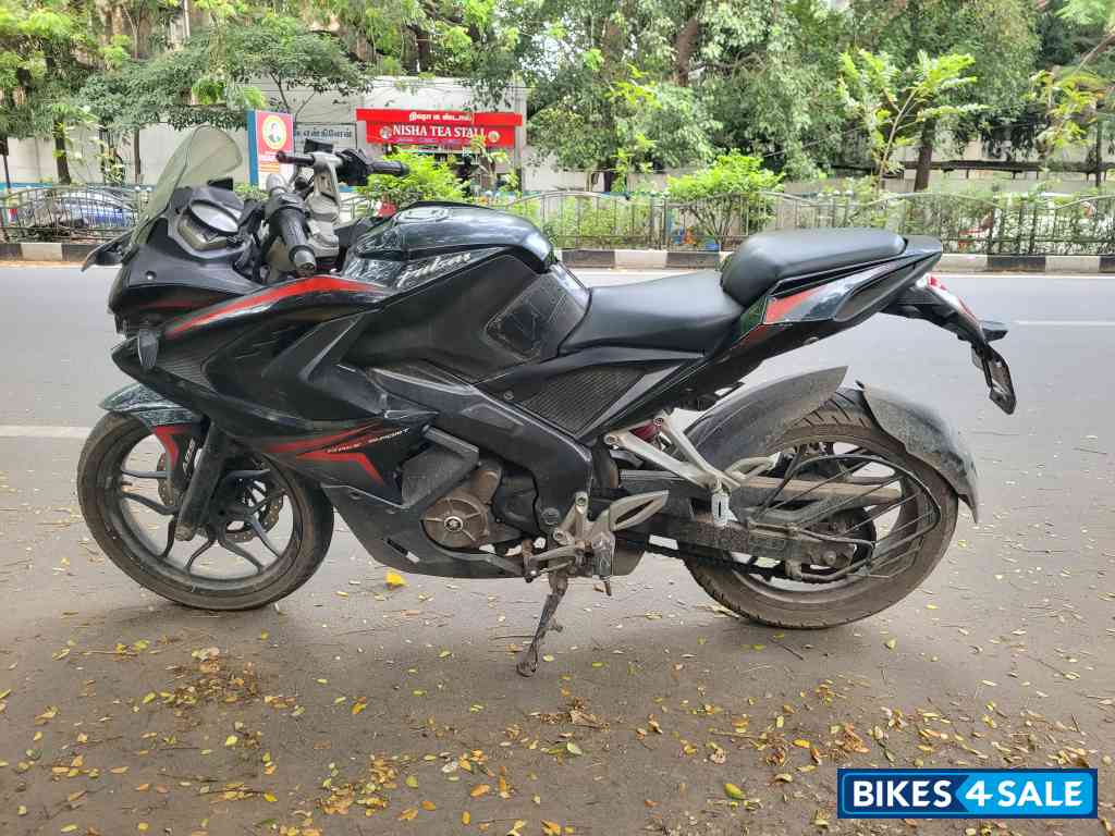 Black Bajaj Pulsar RS 200 ABS