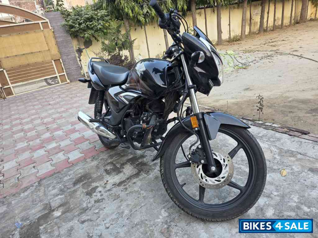 Pearl Igneous Black Honda Shine 125 Disc OBD2 Pearl Igneous Black Honda Shine 125 Disc OBD2