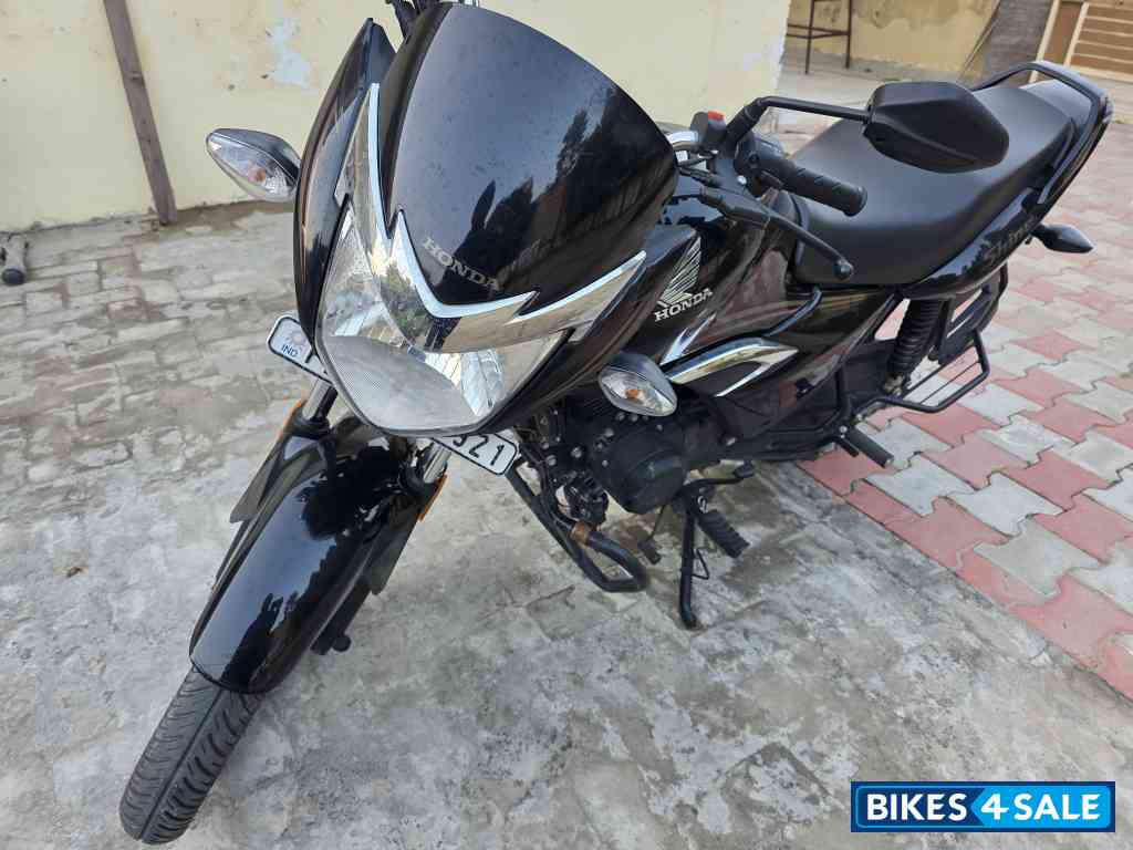Pearl Igneous Black Honda Shine 125 Disc OBD2 Pearl Igneous Black Honda Shine 125 Disc OBD2