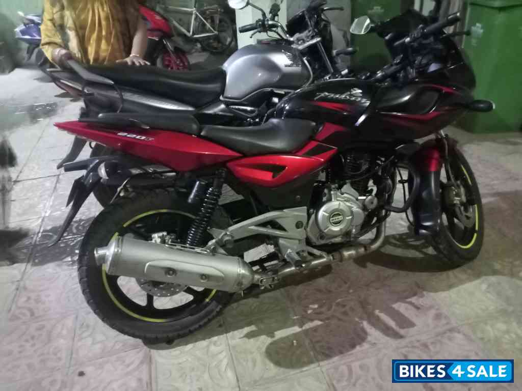 Red Bajaj Pulsar 220F