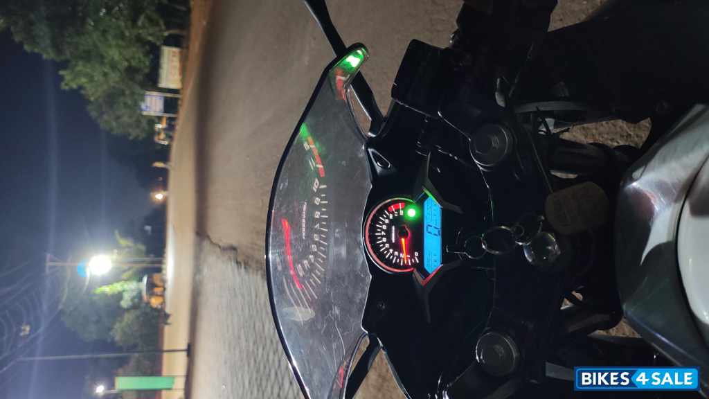 White Honda CBR 250R