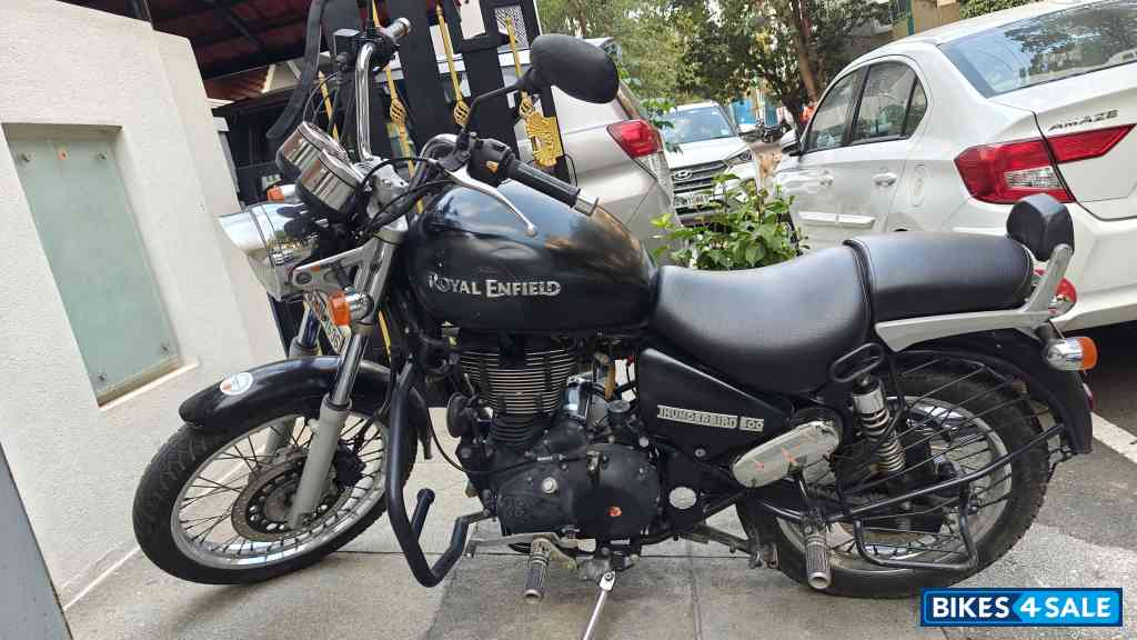 Black Royal Enfield Thunderbird 500