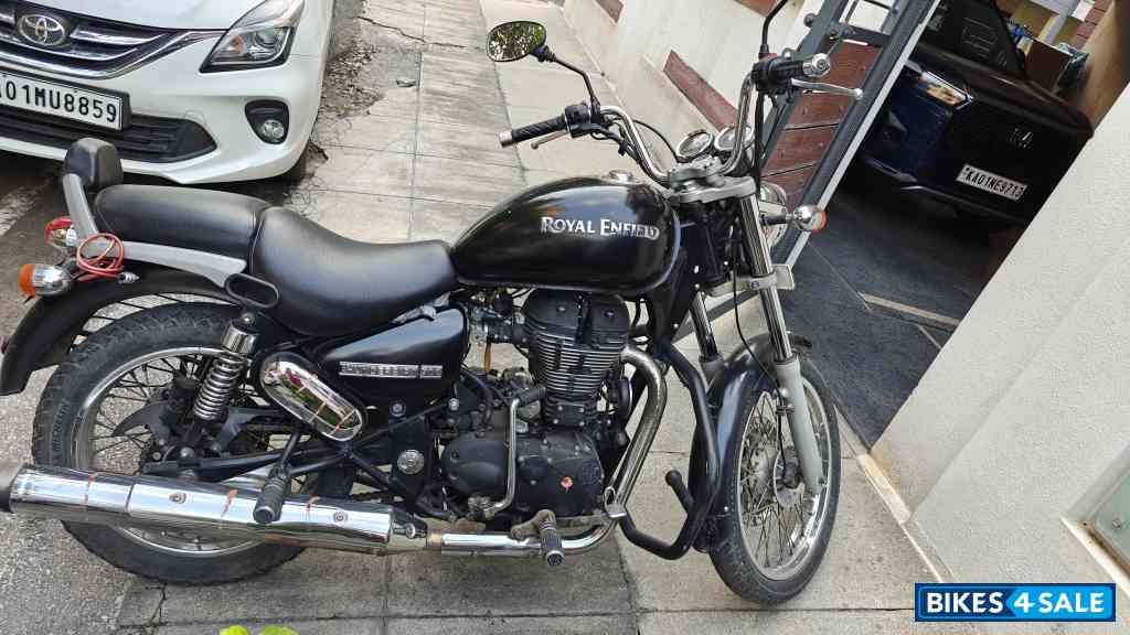 Black Royal Enfield Thunderbird 500