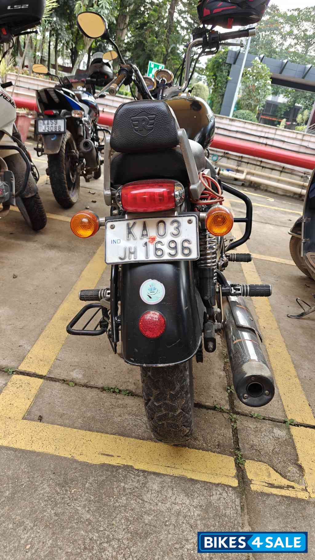 Black Royal Enfield Thunderbird 500