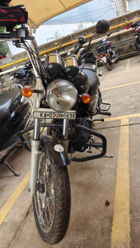 Black Royal Enfield Thunderbird 500