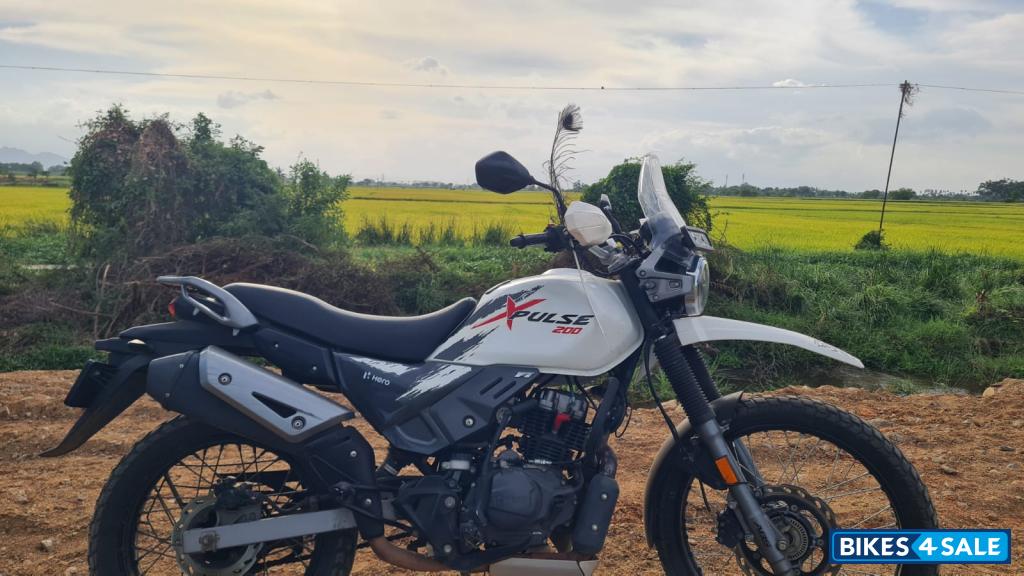 White Hero XPulse 200 BS6