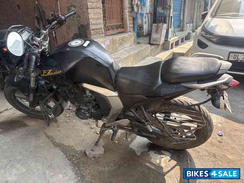 Black Yamaha FZ FI V2