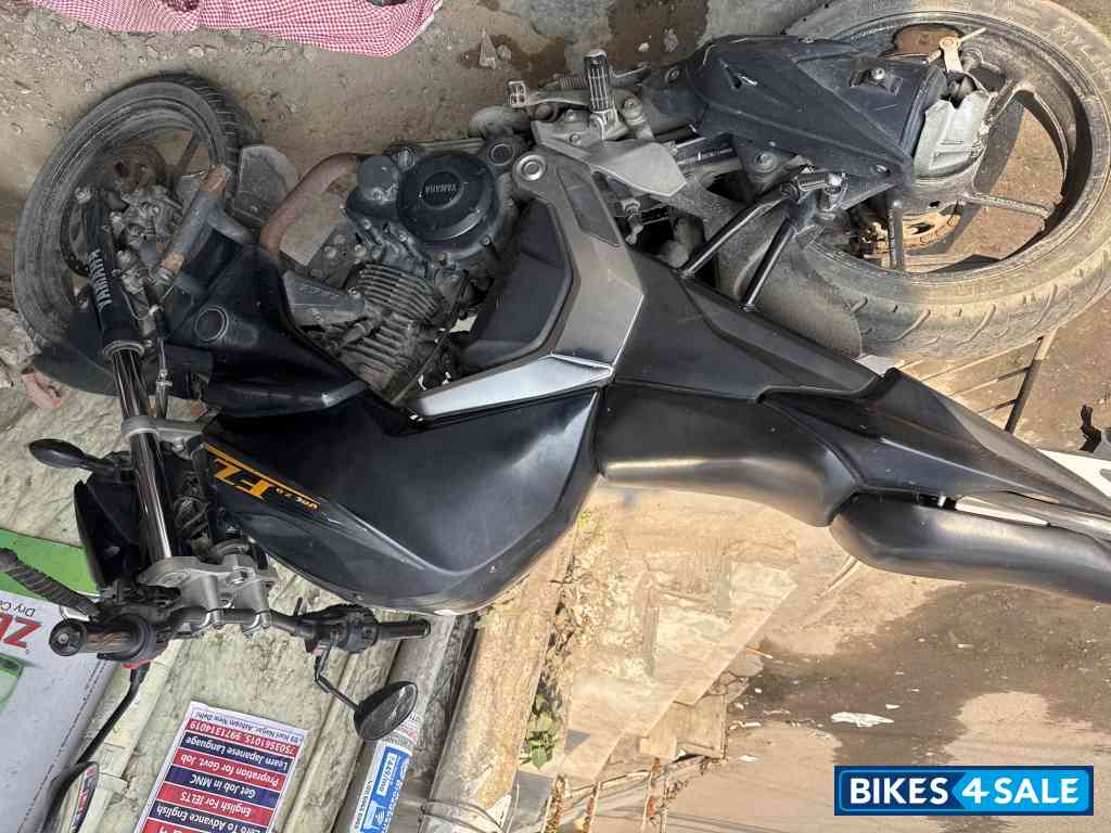 Black Yamaha FZ FI V2