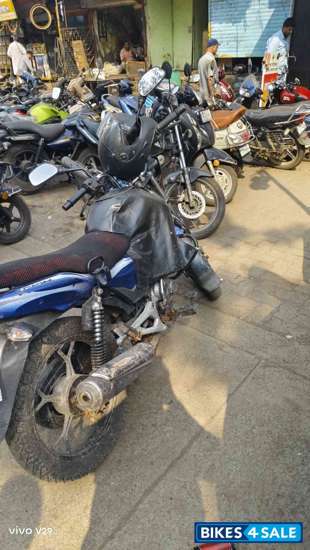 Blue Bajaj Discover 125M