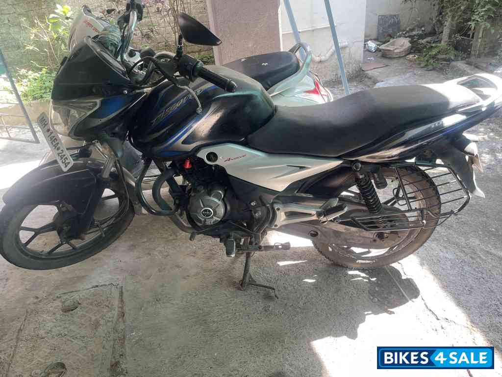 Black Bajaj Discover 100T