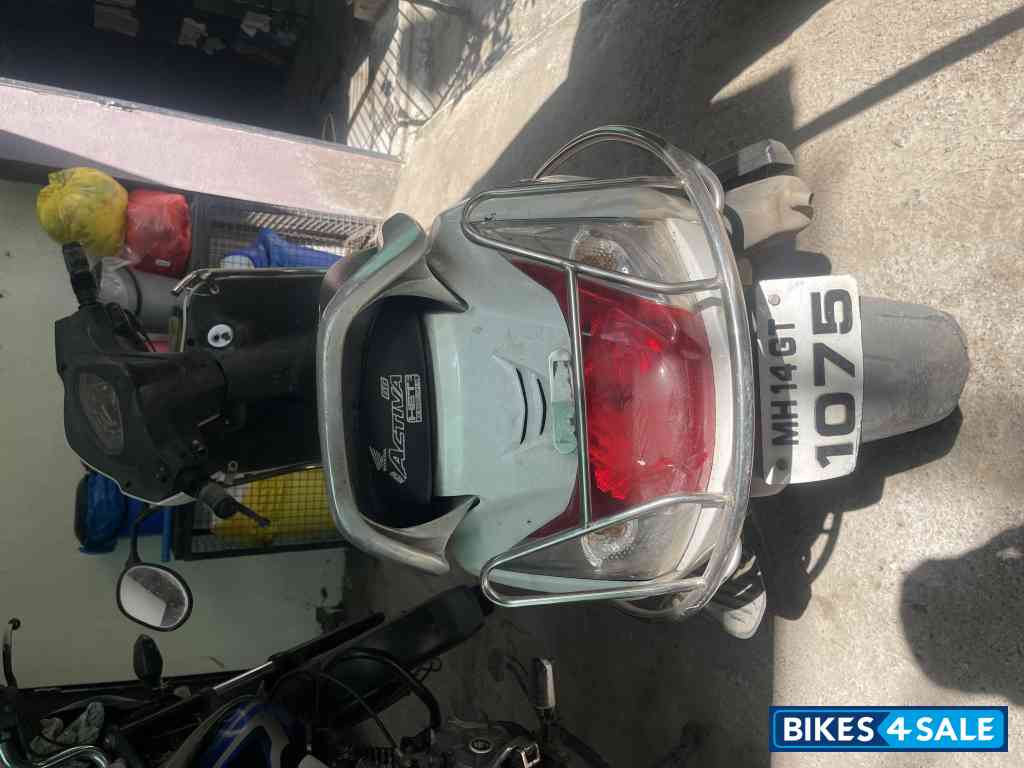 White Honda Activa 4G