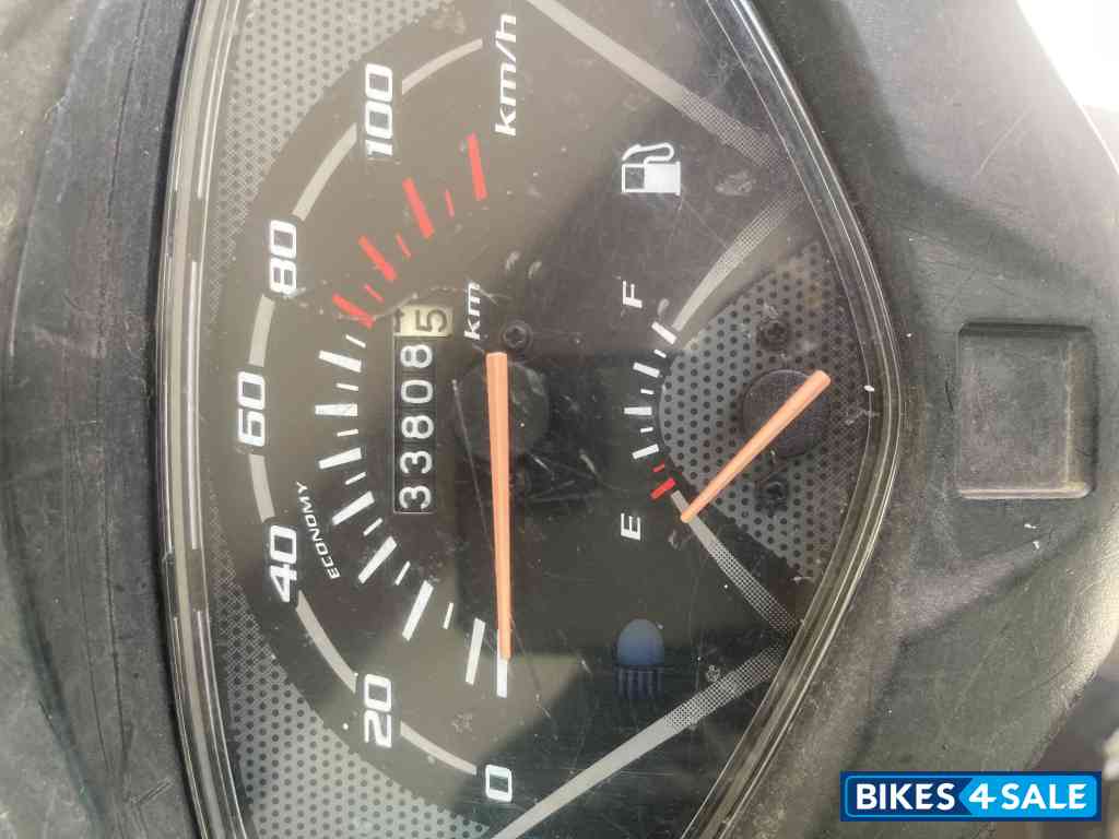 White Honda Activa 4G