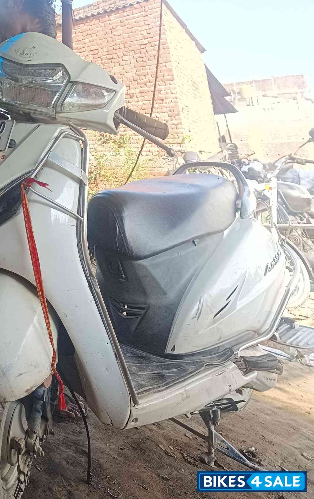 White Honda Activa 5G