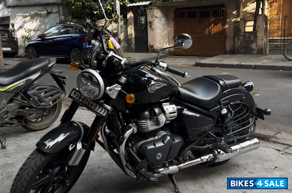 Astral Black Royal Enfield Super Meteor 650 Astral Black Royal Enfield Super Meteor 650