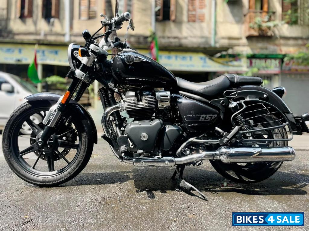 Astral Black Royal Enfield Super Meteor 650 Astral Black Royal Enfield Super Meteor 650