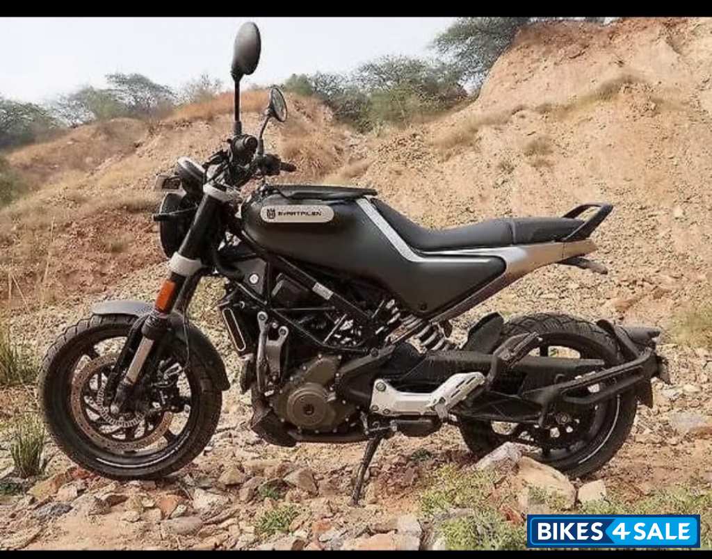 Dark Grey Husqvarna Svartpilen 250 2020