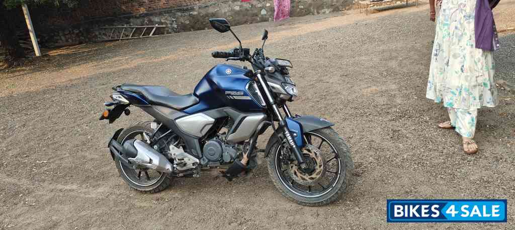 Blue Yamaha FZ-S FI V3