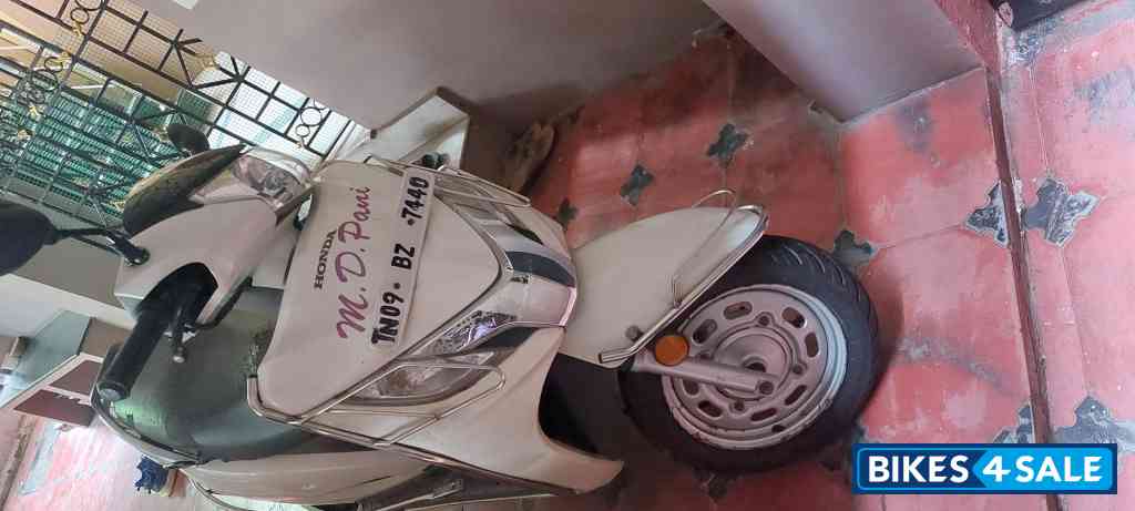 White Honda Activa 125