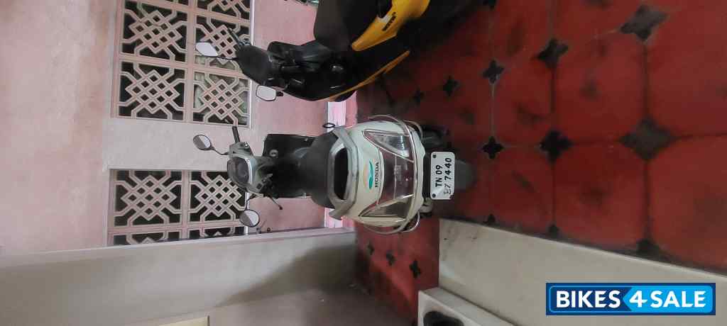 White Honda Activa 125