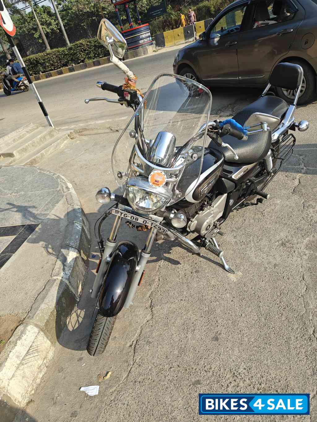 Ug Auburn Black Bajaj Avenger Cruise 220 BS6 Ug Auburn Black Bajaj Avenger Cruise 220 BS6