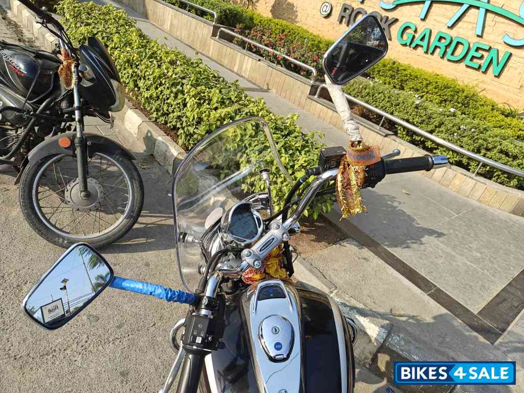 Ug Auburn Black Bajaj Avenger Cruise 220 BS6 Ug Auburn Black Bajaj Avenger Cruise 220 BS6