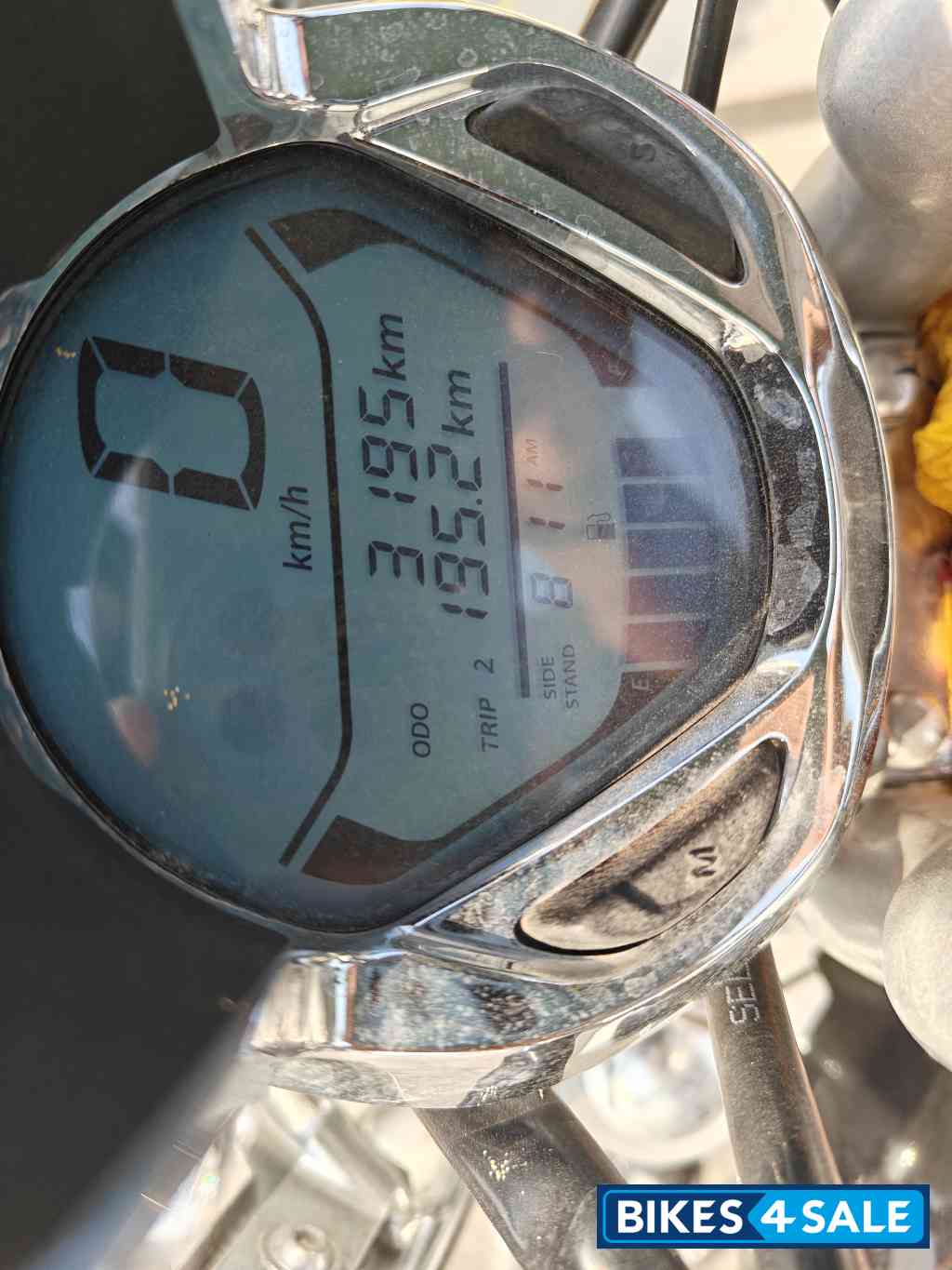 Ug Auburn Black Bajaj Avenger Cruise 220 BS6 Ug Auburn Black Bajaj Avenger Cruise 220 BS6