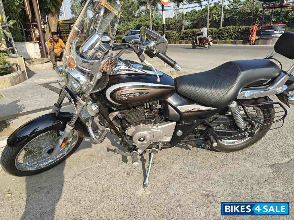 Ug Auburn Black Bajaj Avenger Cruise 220 BS6 Ug Auburn Black Bajaj Avenger Cruise 220 BS6