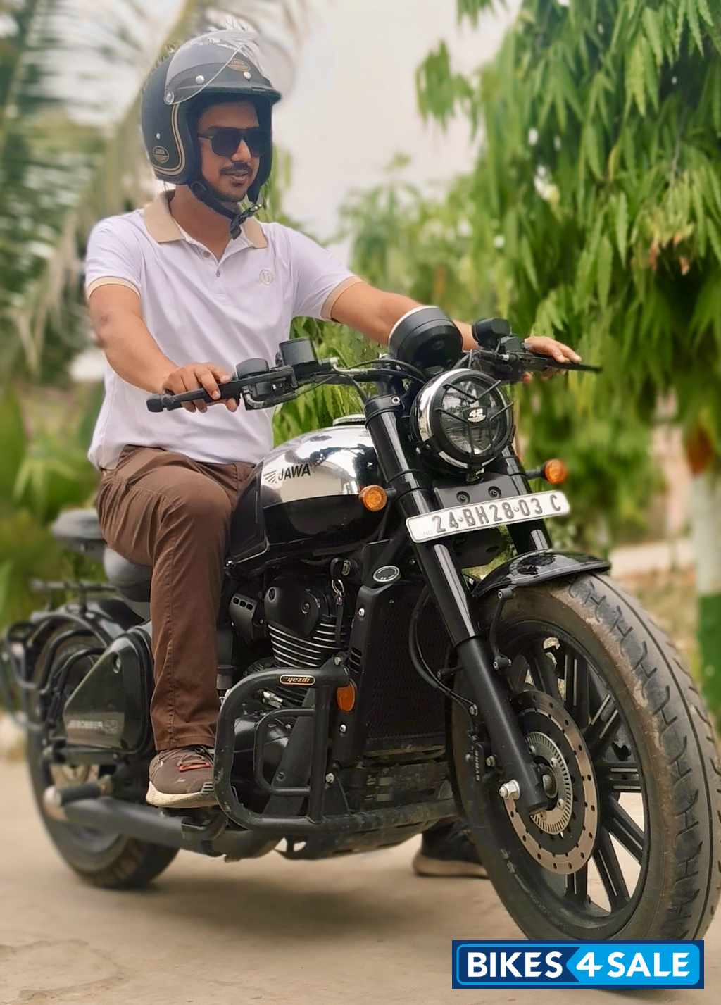 Black Jawa 42 Bobber Black Mirror