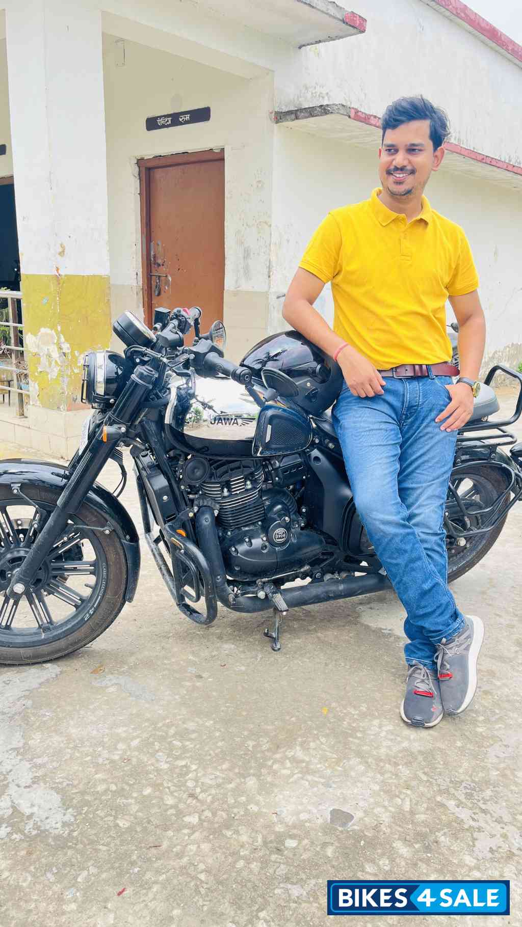 Black Jawa 42 Bobber Black Mirror