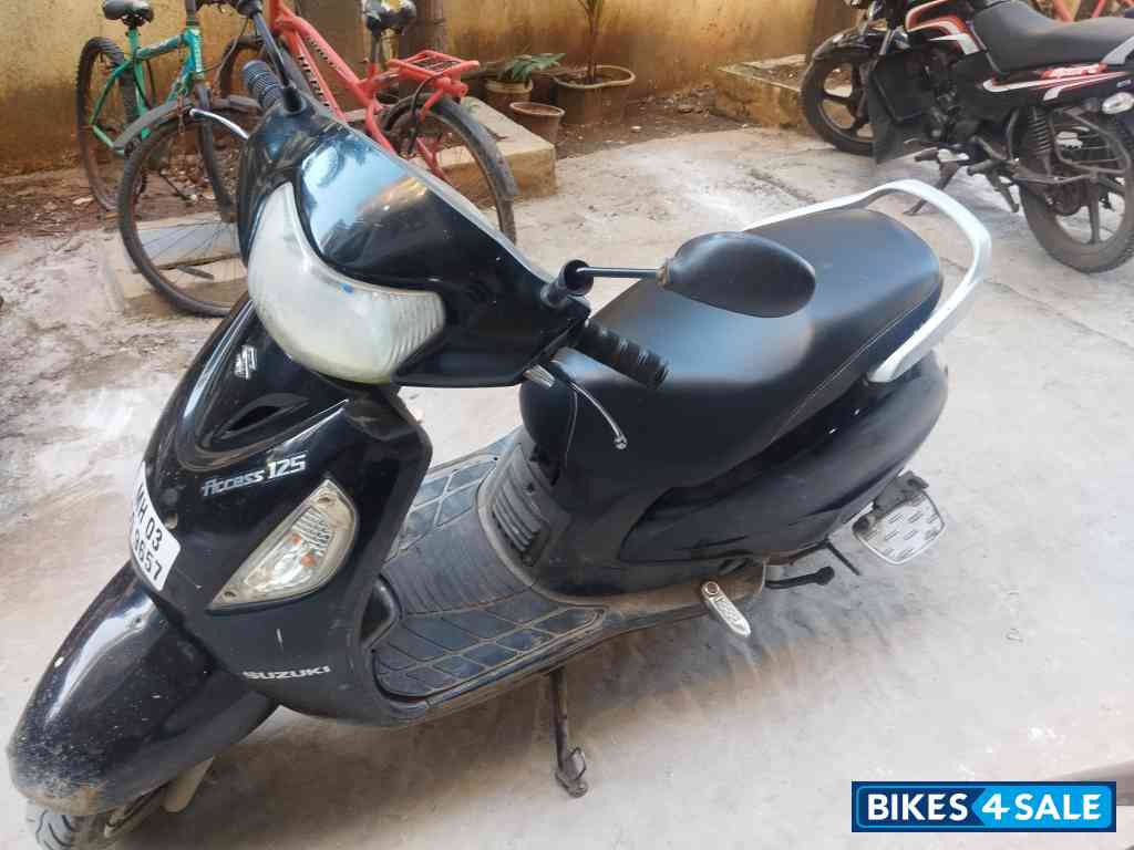 Black Suzuki Access 125 Black Suzuki Access 125