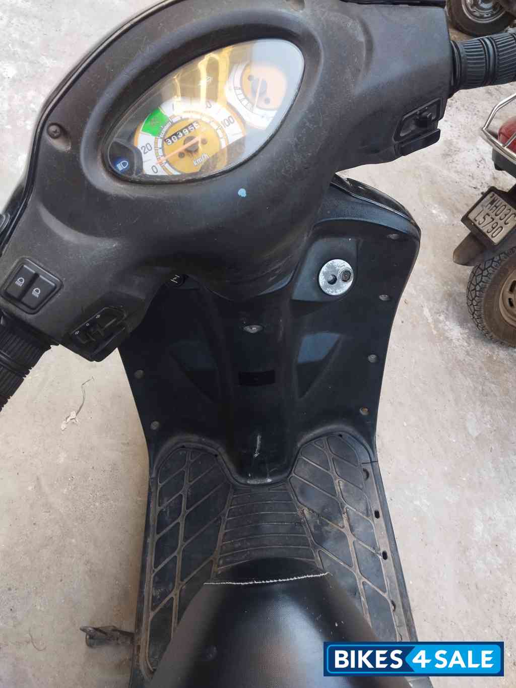 Black Suzuki Access 125 Black Suzuki Access 125