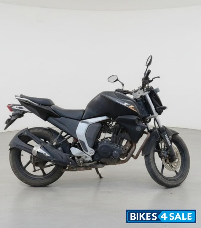Black Yamaha FZ16