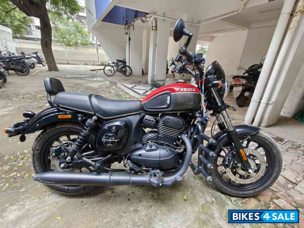 Yezdi Roadster Dual Tone