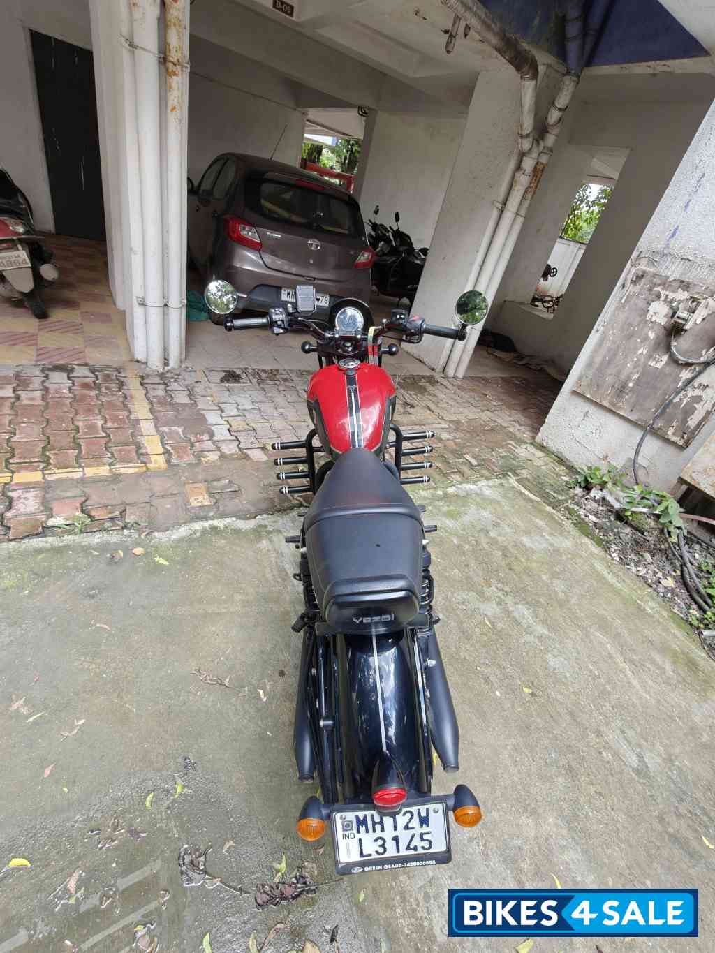 Yezdi Roadster Dual Tone