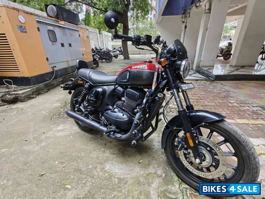 Yezdi Roadster Dual Tone