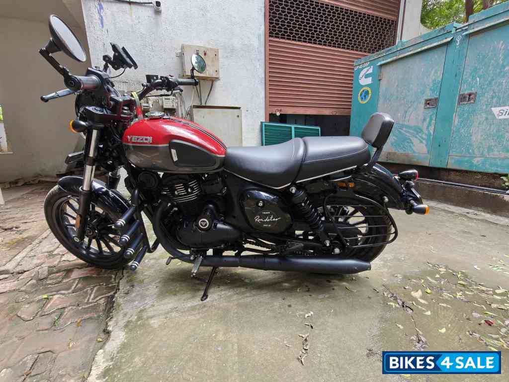 Yezdi Roadster Dual Tone