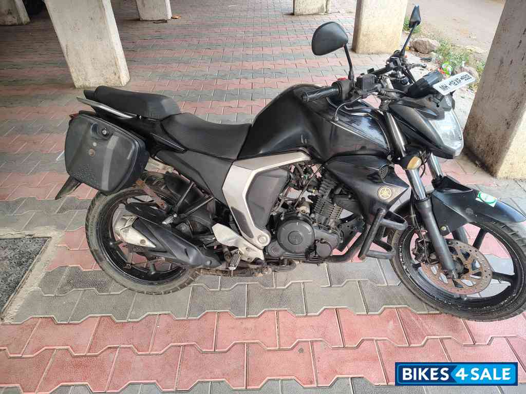 Black Yamaha FZ FI V2