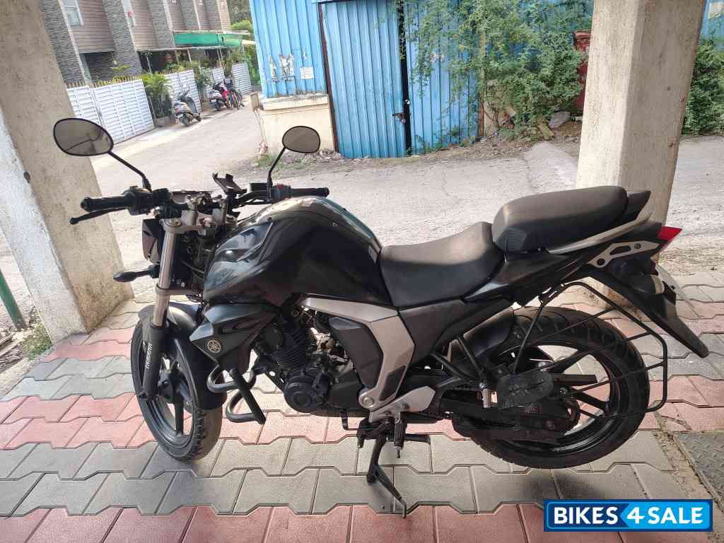 Black Yamaha FZ FI V2