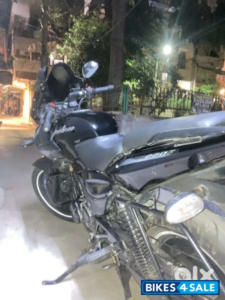 Bajaj Pulsar 220F