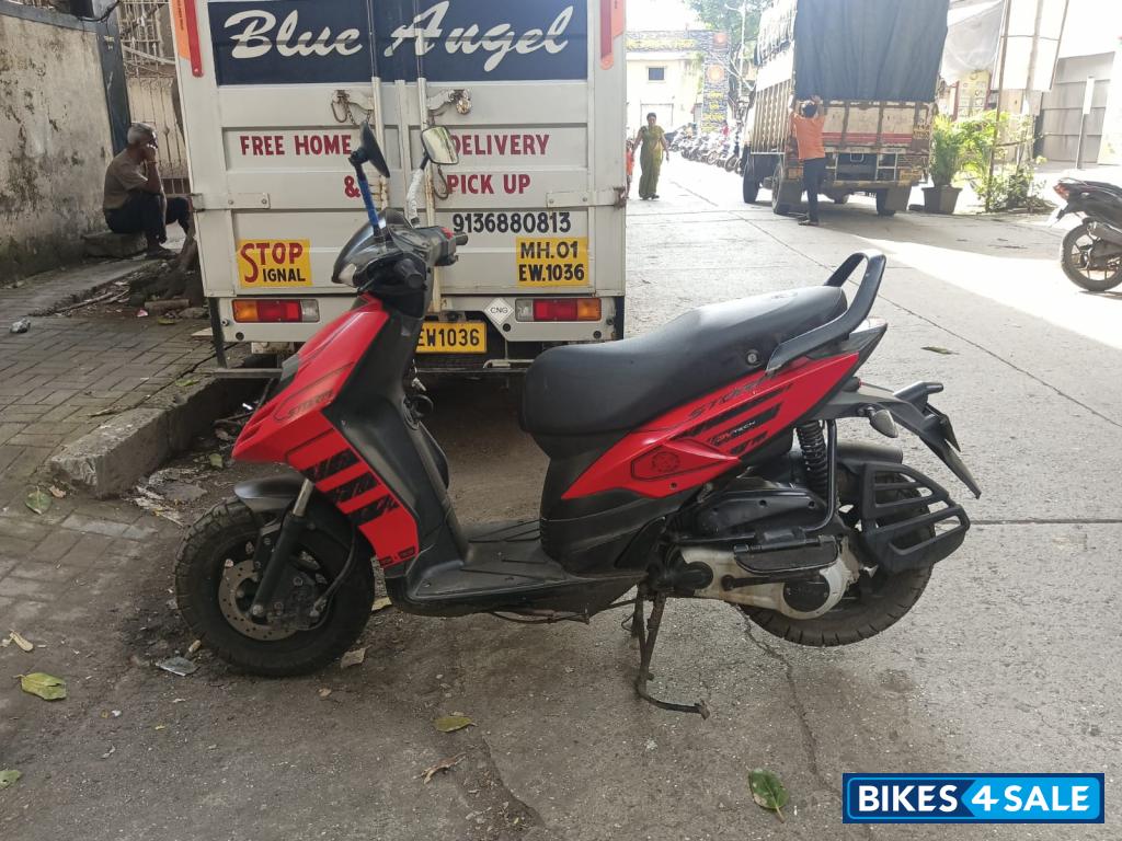 Red Aprilia Storm 125 Red Aprilia Storm 125