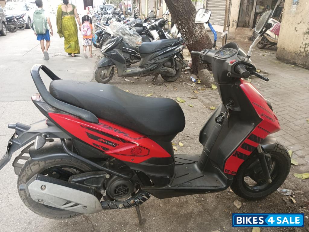 Red Aprilia Storm 125 Red Aprilia Storm 125