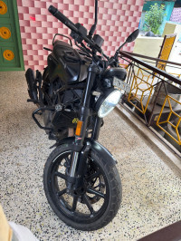 Black Husqvarna Svartpilen 250 2022