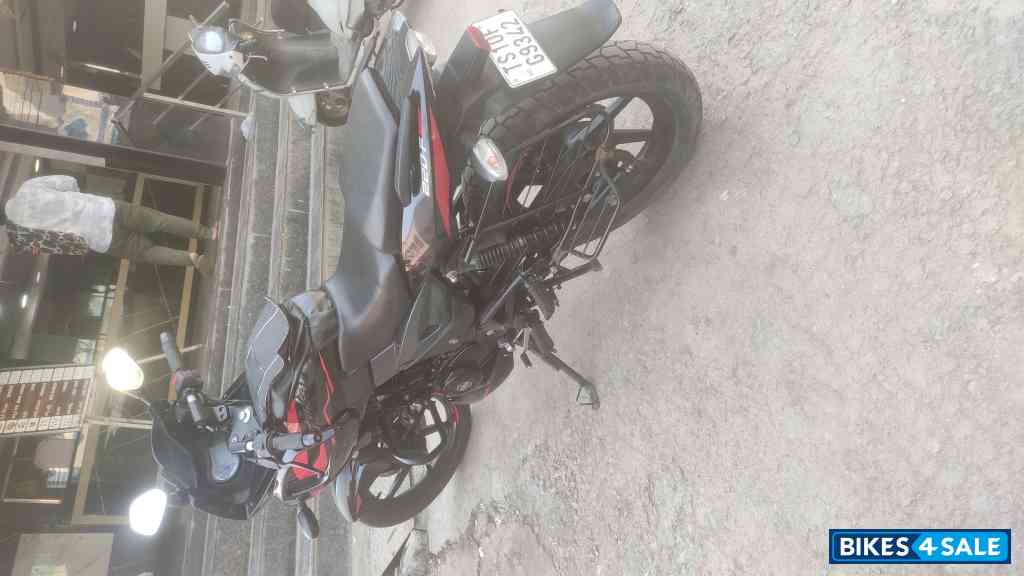 Black Red Bajaj Pulsar 220F BS6 Black Red Bajaj Pulsar 220F BS6