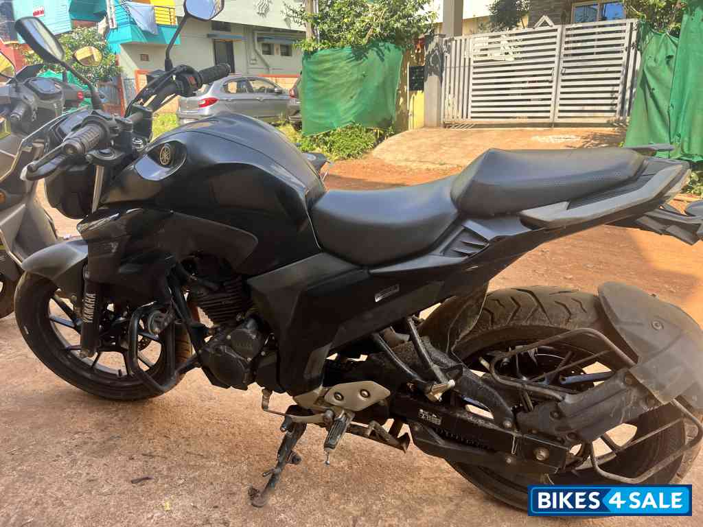 Yamaha FZ25