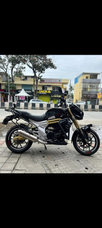 Mahindra Mojo XT 300