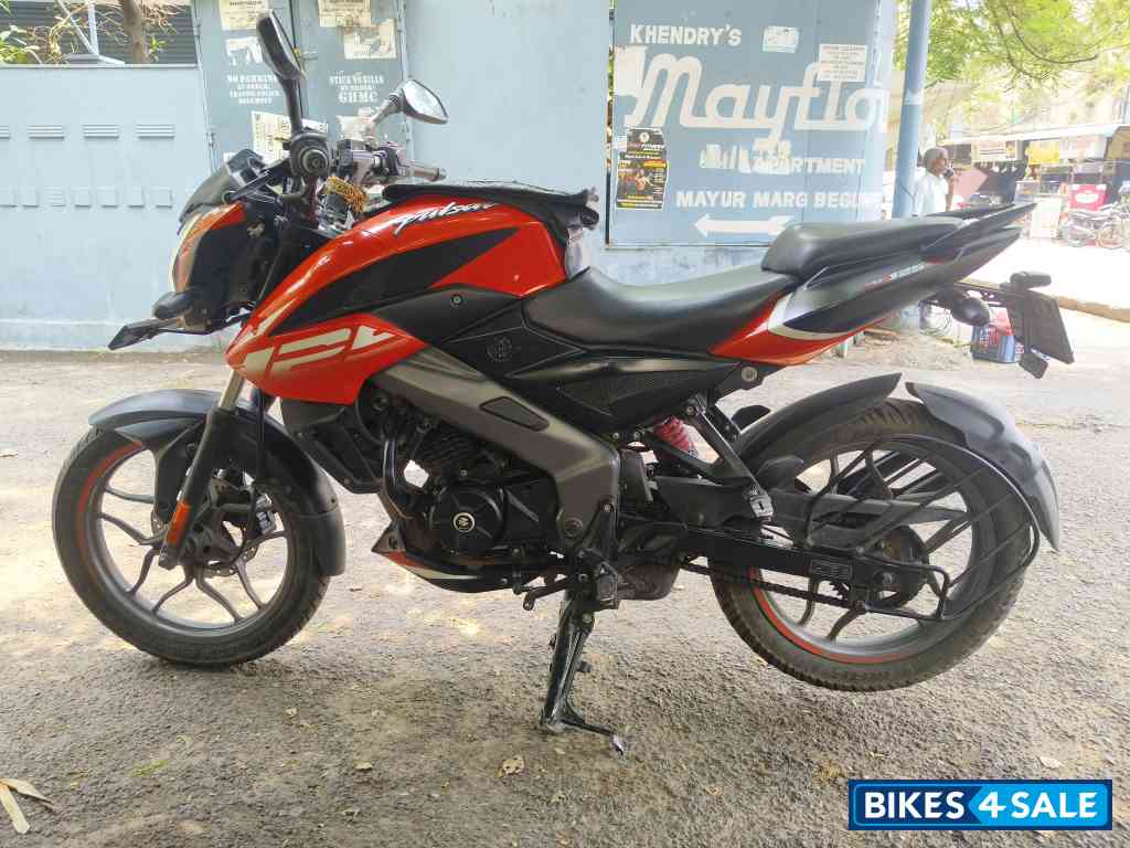 Orange Bajaj Pulsar NS 125