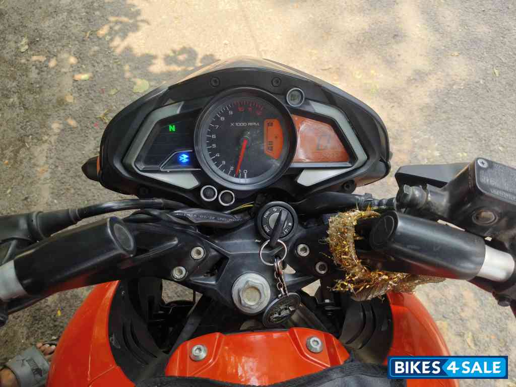 Orange Bajaj Pulsar NS 125