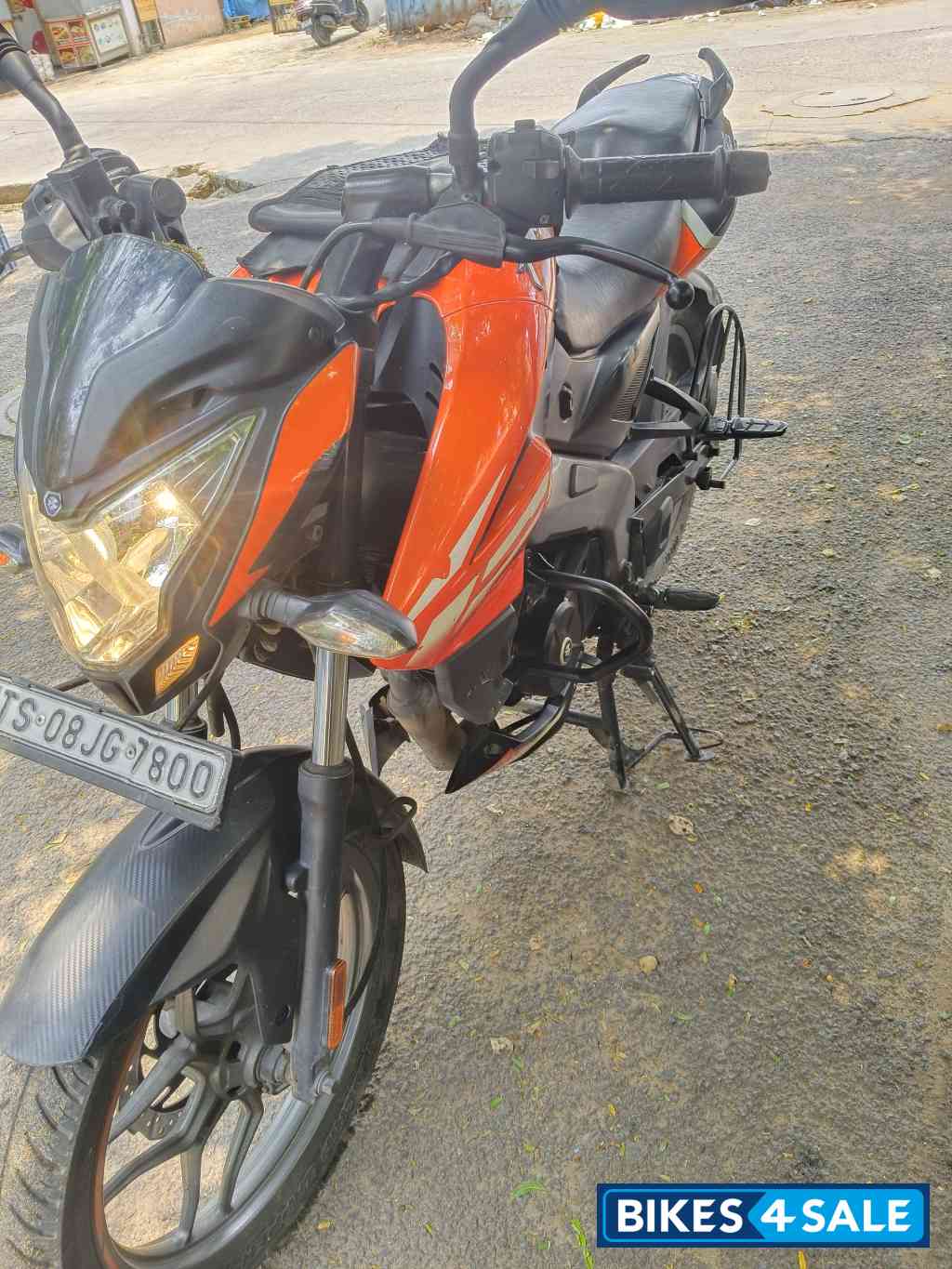 Orange Bajaj Pulsar NS 125